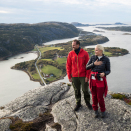 Storfjellets venner fulgte Kronprins Haakon og kronprinsesse Mette-Marit opp til det lokale utsiktspunktet på toppen av Storfjellet. Foto: Berit Roald / NTB scanpix